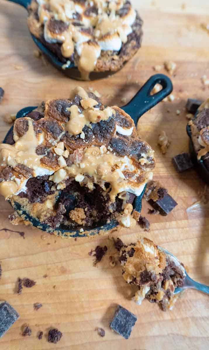 Easy Cast Iron Skillet Dessert, Mini Fluffernutter Brownies