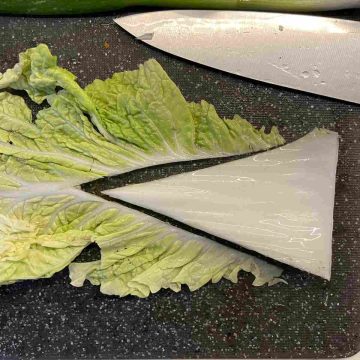 Separate napa cabbage flesh and leaves