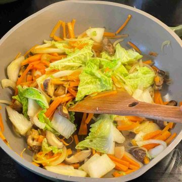 add cabbage to carrot onion