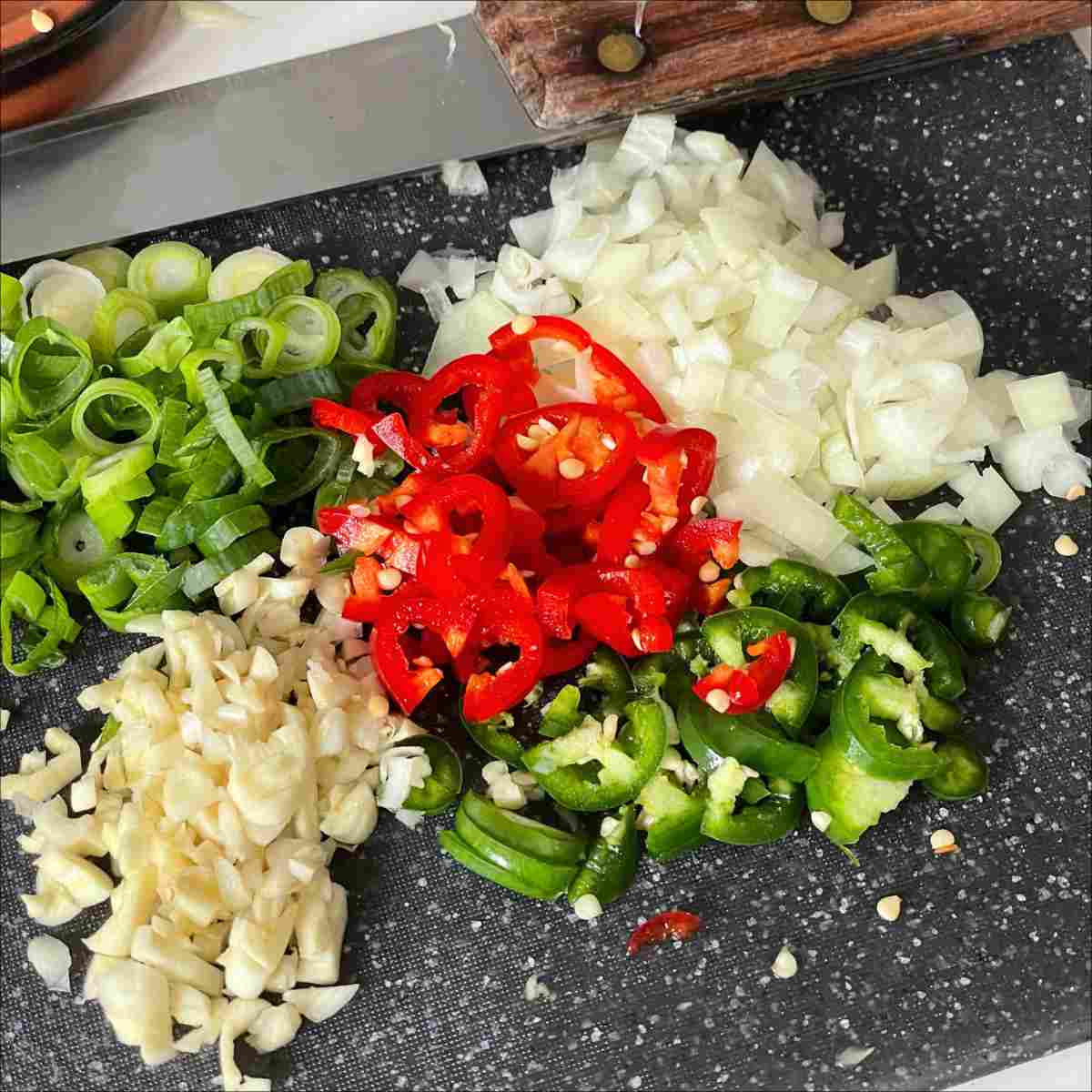 Mince cut garlic onion red green chilli