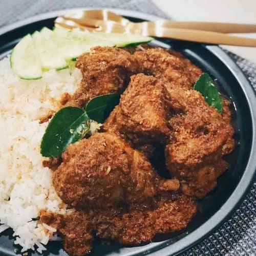 https://www.honestfoodtalks.com/wp-content/uploads/2021/08/chicken-rendang-with-rice-and-cucumber-500x500.jpg