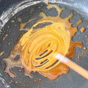 add baking soda to sugar and stir in pan