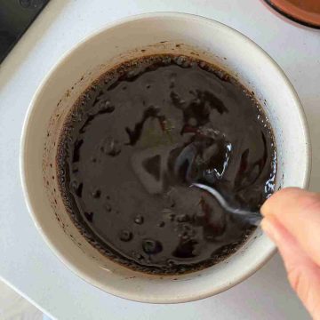mix grass jelly powder with water