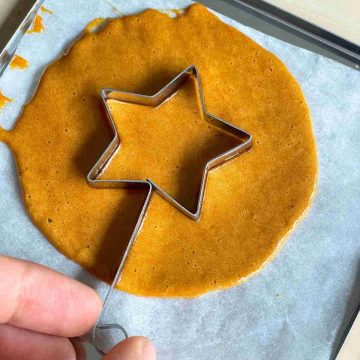 press mould onto dalgona honeycomb cookie