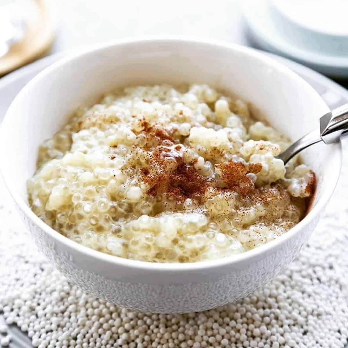 Тапиока это. Тапиока с сыром. Тапиока с курицей. English National Rice Pudding. Каша тапиока едят горячей?.