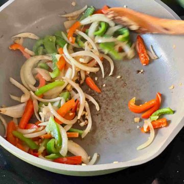 stir fry red green pepper onion