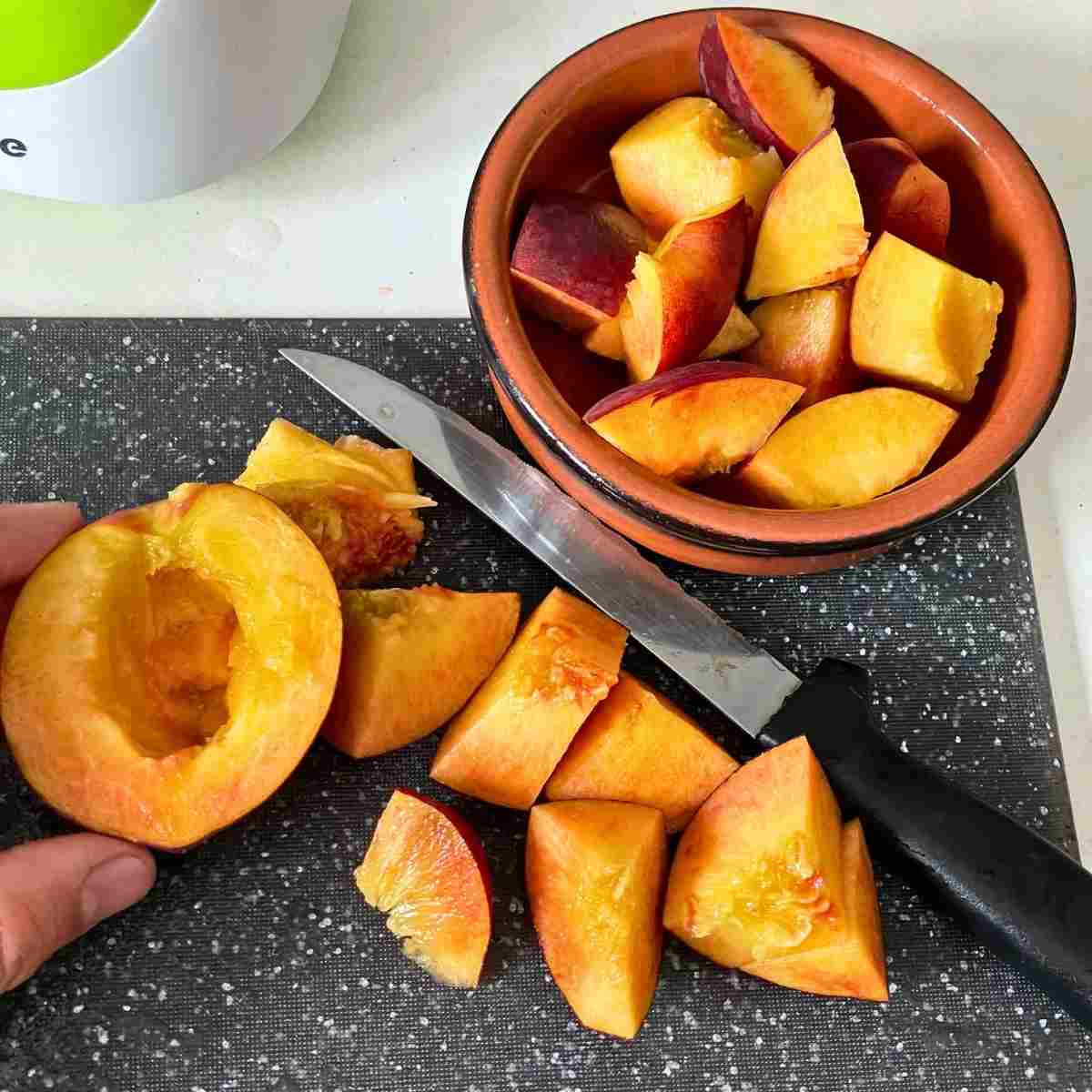 cut peaches into cubes