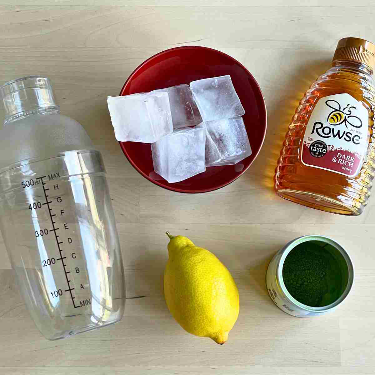 matcha lemonade ingredients with green tea powder