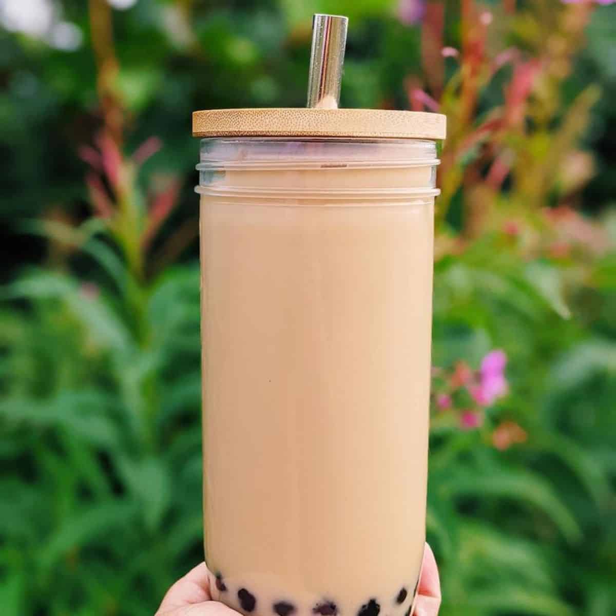 https://www.honestfoodtalks.com/wp-content/uploads/2022/09/reusable-boba-cup-with-bamboo-lid.jpg