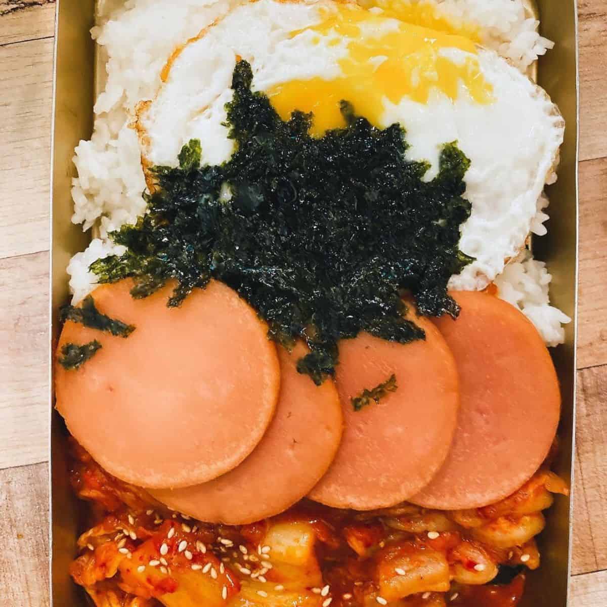 https://www.honestfoodtalks.com/wp-content/uploads/2023/05/Dosirak-Korean-Lunch-Boxes-classic.jpg