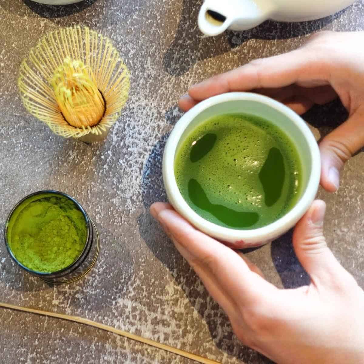 https://www.honestfoodtalks.com/wp-content/uploads/2023/06/How-to-make-matcha-green-tea.jpg