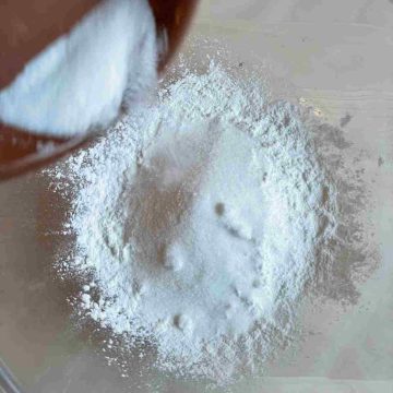 mix glutinous rice flour sugar water
