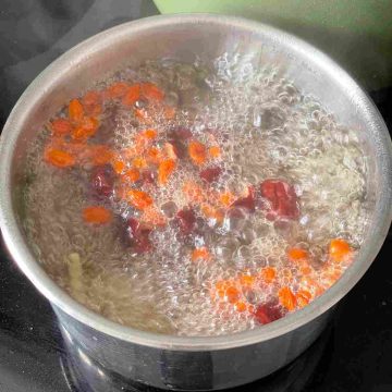 boiling chinese red date tea
