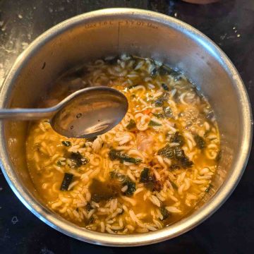 add perilla oil and black pepper to ramyeon porridge